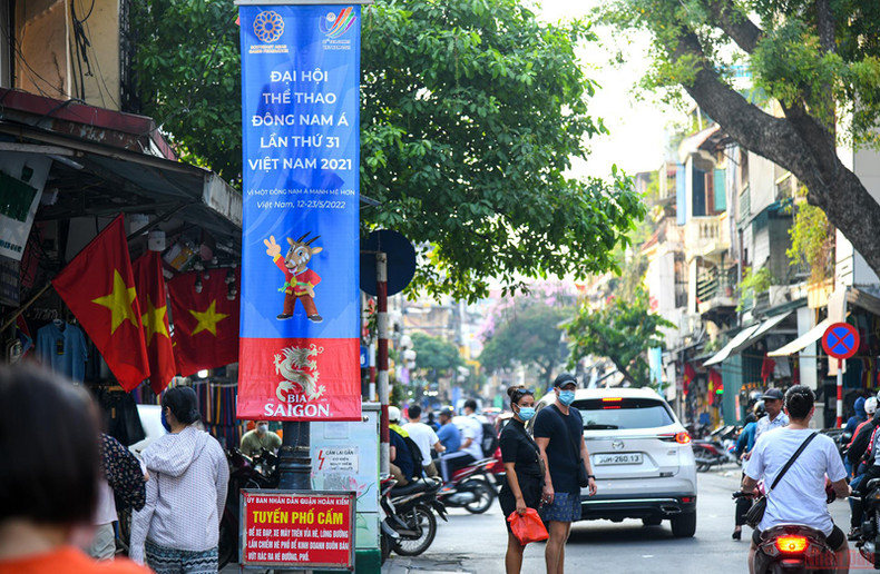 Улицы Ханоя украшены в честь 31-х Игр Юго-Восточной Азии ảnh 8 Улицы Ханоя украшены в честь 31-х Игр Юго-Восточной Азии ảnh 8