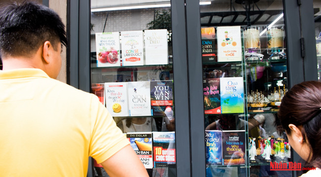 В Ханое открылась Книжная улица: Новый адрес для любителей книг ảnh 2 В Ханое открылась Книжная улица: Новый адрес для любителей книг ảnh 2