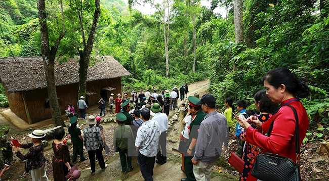 Посещение исторического памятника Мыонгфанг среди девственного леса ảnh 4 Посещение исторического памятника Мыонгфанг среди девственного леса ảnh 4