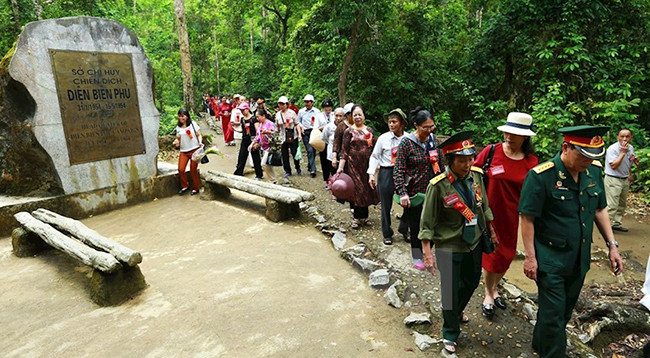 Посещение исторического памятника Мыонгфанг среди девственного леса ảnh 5 Посещение исторического памятника Мыонгфанг среди девственного леса ảnh 5