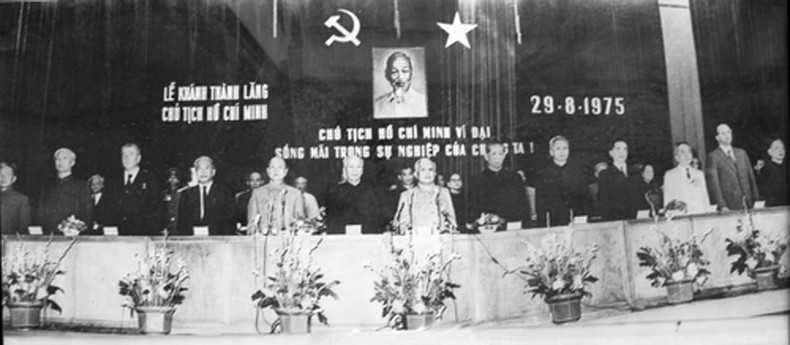 Мавзолей Президента Хо Ши Мина – памятник вьетнамско-советской дружбы ảnh 2