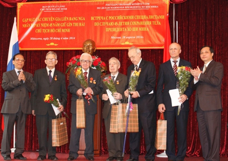 Мавзолей Президента Хо Ши Мина – памятник вьетнамско-советской дружбы ảnh 1