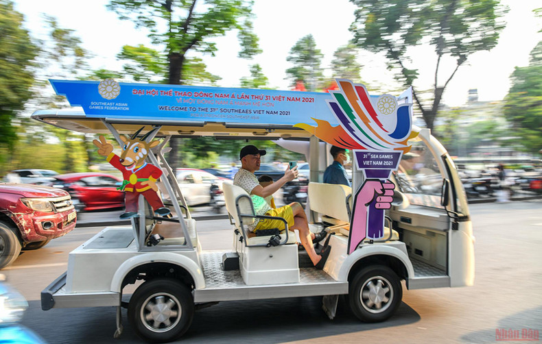 Улицы Ханоя украшены в честь 31-х Игр Юго-Восточной Азии ảnh 9 Улицы Ханоя украшены в честь 31-х Игр Юго-Восточной Азии ảnh 9
