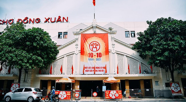 Улицы Ханоя заполнены флагами в честь Дня освобождения столицы ảnh 7 Улицы Ханоя заполнены флагами в честь Дня освобождения столицы ảnh 7