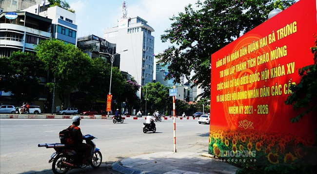 Улицы Ханоя украшены флагами и цветами в честь дня выборов ảnh 8 Улицы Ханоя украшены флагами и цветами в честь дня выборов ảnh 8