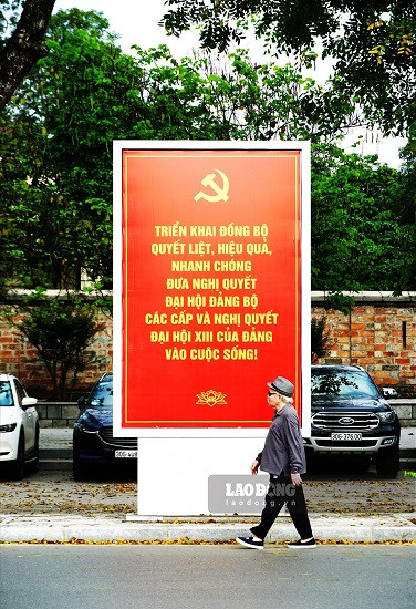 Улицы Ханоя украшены флагами и цветами в честь дня выборов ảnh 6 Улицы Ханоя украшены флагами и цветами в честь дня выборов ảnh 6