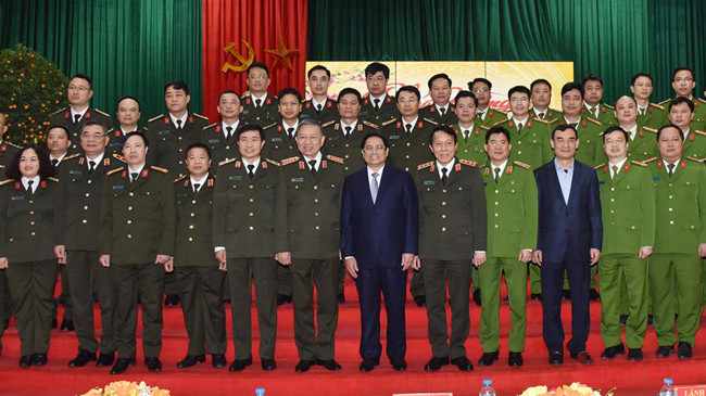 Премьер-министр Фам Минь Тьинь поздравил войска ПВО и ВВС с наступающим Тэтом ảnh 2 Премьер-министр Фам Минь Тьинь поздравил войска ПВО и ВВС с наступающим Тэтом ảnh 2