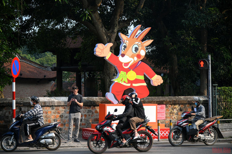 Улицы Ханоя украшены в честь 31-х Игр Юго-Восточной Азии ảnh 11 Улицы Ханоя украшены в честь 31-х Игр Юго-Восточной Азии ảnh 11