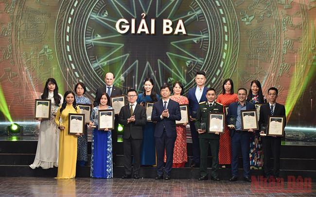 Состоялась церемония награждения победителей 7-й Национальной премии внешнего информирования ảnh 4 Состоялась церемония награждения победителей 7-й Национальной премии внешнего информирования ảnh 4