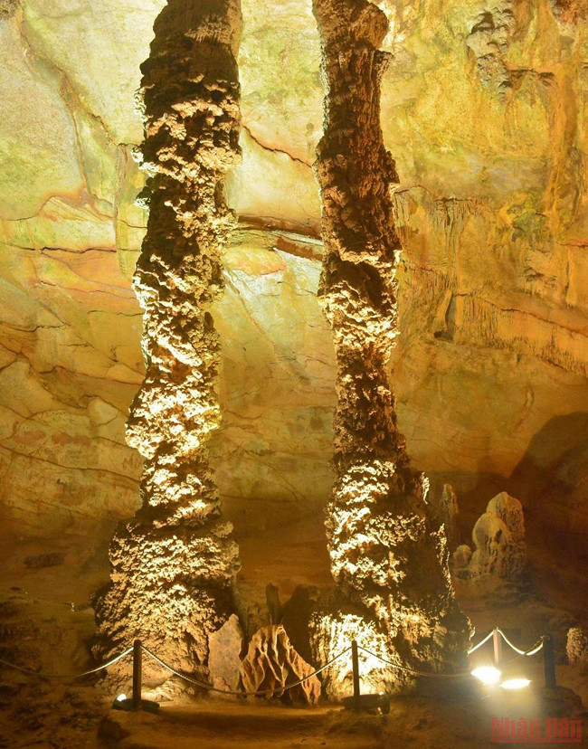 Путешествие по пещере Фонгня на байдарке ночью ảnh 5