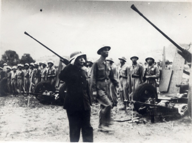 Редкие фотографии о победе в битве под Дьенбьенфу ảnh 2 Редкие фотографии о победе в битве под Дьенбьенфу ảnh 2