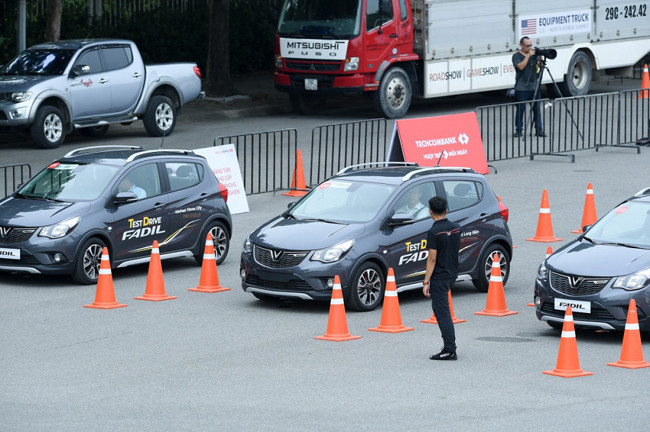 Компания «VinFast» передала клиентам 650 автомобилей Fadil ảnh 2