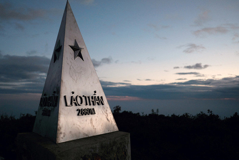 Покоряя крышу пограничной общины Ити, «гоняться за облаками» на вершине Лаотхан ảnh 1