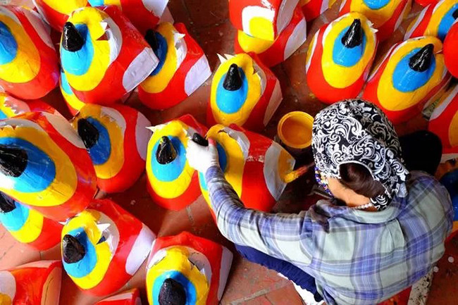 Изготовление масок для праздника Середины осени из папье-маше в Хынгйен ảnh 5