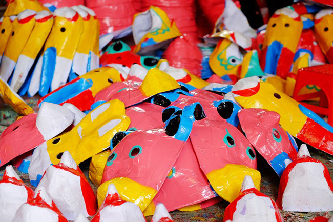 Изготовление масок для праздника Середины осени из папье-маше в Хынгйен ảnh 7