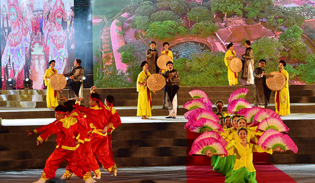 Открылись Фестиваль выступления объектов национального нематериального культурного наследия и Фестиваль Тханьтуен – 2019 ảnh 3 Открылись Фестиваль выступления объектов национального нематериального культурного наследия и Фестиваль Тханьтуен – 2019 ảnh 3