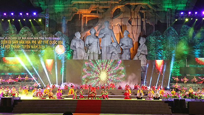 Открылись Фестиваль выступления объектов национального нематериального культурного наследия и Фестиваль Тханьтуен – 2019 ảnh 5 Открылись Фестиваль выступления объектов национального нематериального культурного наследия и Фестиваль Тханьтуен – 2019 ảnh 5