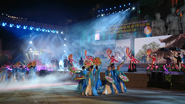 Открылись Фестиваль выступления объектов национального нематериального культурного наследия и Фестиваль Тханьтуен – 2019 ảnh 8 Открылись Фестиваль выступления объектов национального нематериального культурного наследия и Фестиваль Тханьтуен – 2019 ảnh 8