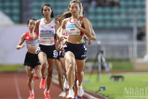 Нгуен Тхи Оань опережает соперниц на дистанции. (Фото: Хоанг Минь)