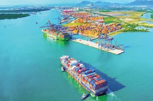 Международный порт Каймеп-Тхивай – водные ворота, соединяющие грузовые потоки южных провинций с международным транзитом. (Фото: Нгуен Ван Кхой)