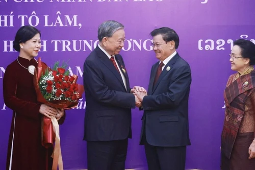[Видео] Вручение Золотой национальной медали ЛНДР Генеральному секретарю То Ламу