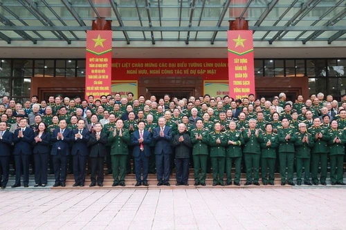 Генсек То Лам с делегатами на встрече. (Фото: ВИА)