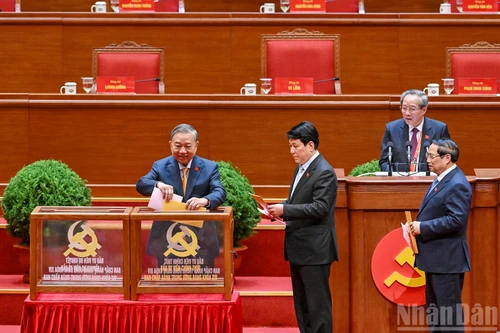 [Фото] XIV съезд КПВ выполнил работу по кадровым вопросам