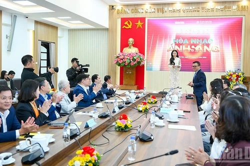 Церемония объявления программы «Концерт света – Встреча Нового 2026 года». (Фото: Тхэ Дай)