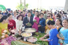 Многочисленные представители местной диаспоры участвуют в мероприятии. 