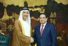 Премьер-министр Фам Минь Тьинь принял Бадер Альматруши, Посла ОАЭ во Вьетнаме. Фото: ВИА