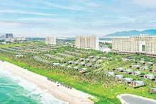 Вид на часть туристической зоны на севере полуострова Камрань.