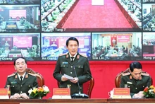 Генерал армии Лыонг Там Куанг выступает на совещании. 