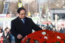 Премьер-министр Фам Минь Тьинь возложил цветы к памятнику Президенту Хо Ши Мину в столице Москвы. Фото: ВИА