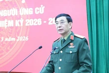 Генерал армии Фан Ван Зянг выступает на конференции. Фото: Зюи Дык