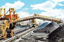 Современное оборудование, используемое в производстве в компании угля Кыаонг-TKV. Фото: Хунг Шон