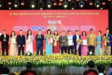 Вручение призов B авторам выдающихся работ. 