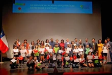 Вручение сертификатов «Посол мира» учащимся. 