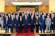 [Фото] Генеральный секретарь ЦК КПВ То Лам принял руководителей международных корпораций 