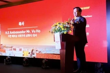 Посол Вьетнама в Южной Корее Ву Хо выступил на церемонии открытия прямого рейса Фукуок-Сеул, состоявшейся вечером 25 марта в Сеуле.
