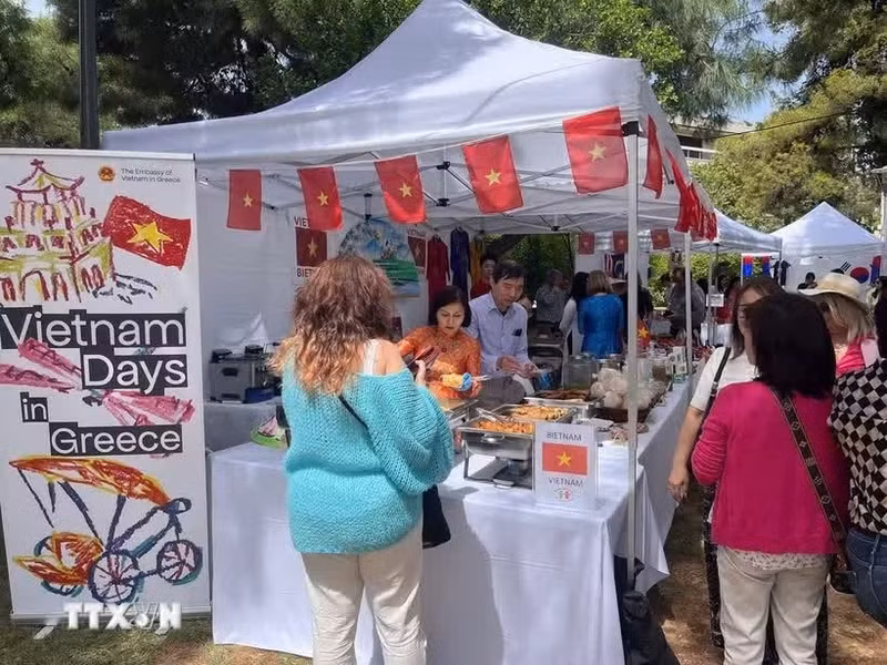 Вьетнамский стенд на благотворительной ярмарке «ASEAN Plus Friends Bazaar».