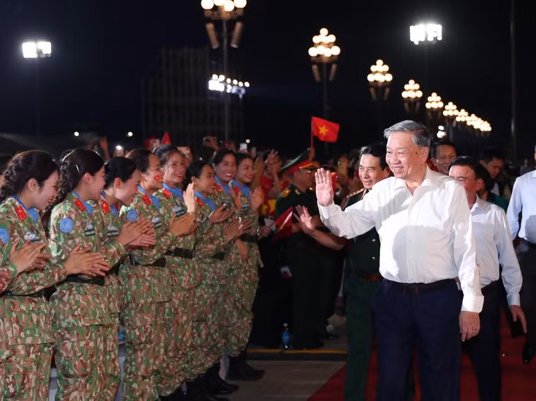 vna-potal-tong-bi-thu-du-chuong-trinh-nghe-thuat-chinh-luan-duoi-co-vinh-quang-8200819.jpg