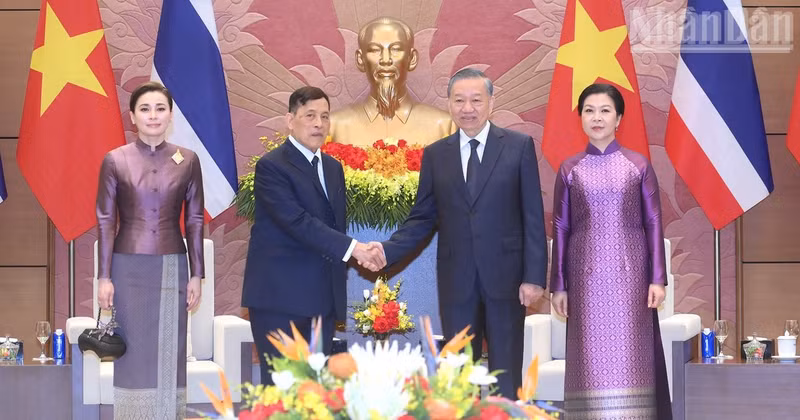 Генеральный секретарь ЦК КПВ, Президент Вьетнама То Лам с супругой и Король Королевства Таиланд Маха Вачиралонгкорн Пхра Вачираклаочаоюхуа с Королевой. Фото: Данг Кхоа