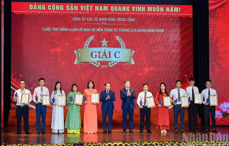 trao-giai2.jpg