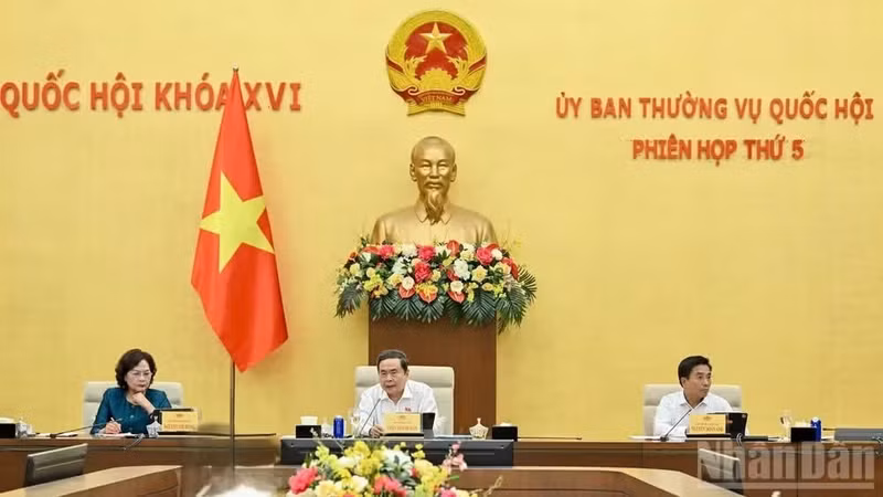 5-е заседание Постоянного комитета Национального собрания XVI созыва. Фото: Тхюи Нгуен