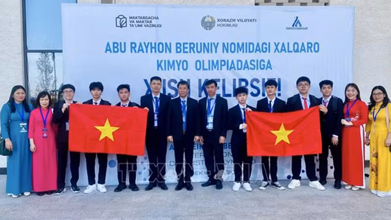 Вьетнамская делегация на Международной олимпиаде по химии имени Абу Райхана Беруни. Фото: ВИА