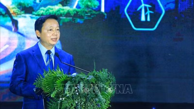 Вице-премьер Чан Хонг Ха выступает на Форуме. Фото: ВИА