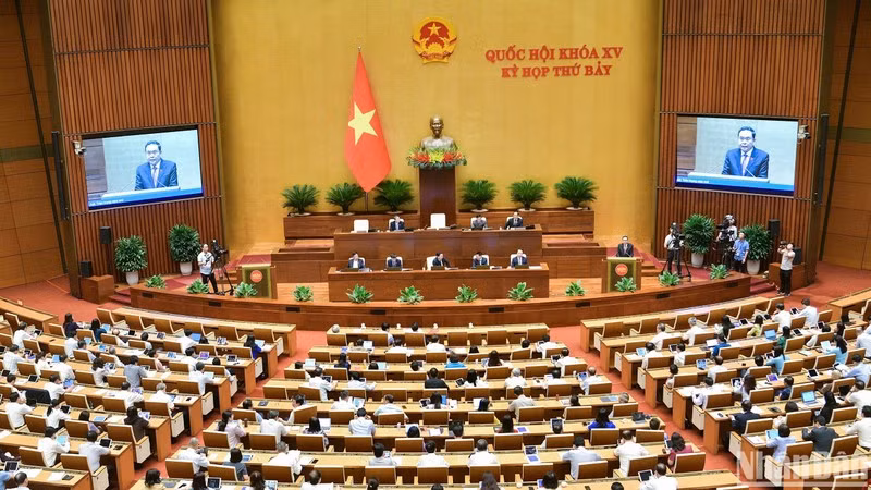 Общий вид программы вопросов и ответов на 7-й сессии НС XV созыва. Фото: Зюи Линь 