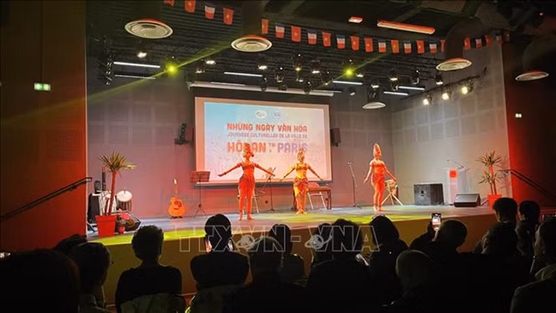 Представление танца Апсара. Фото: ВИА