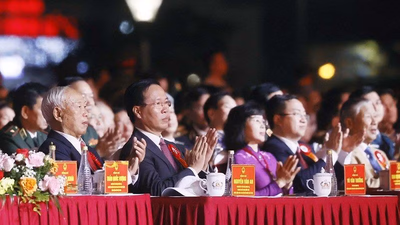 Действующие и бывшие руководители Партии и Государства на церемонии. Фото: ВИА