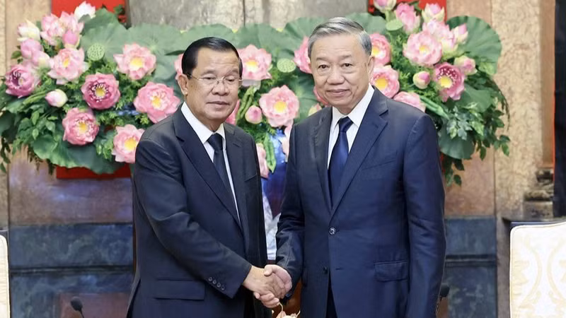 Президент То Лам и Председатель НПК, Председатель Сената Камбоджи Хун Сен. Фото: ВИА